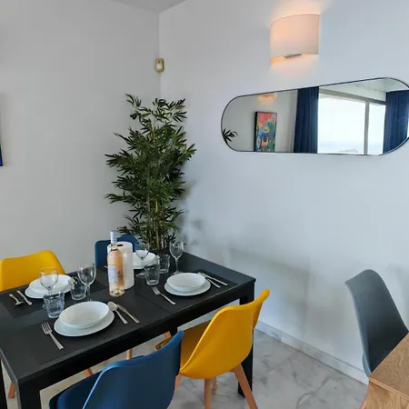 High Rise - Sea Views - Torre Lugano Apartment *
